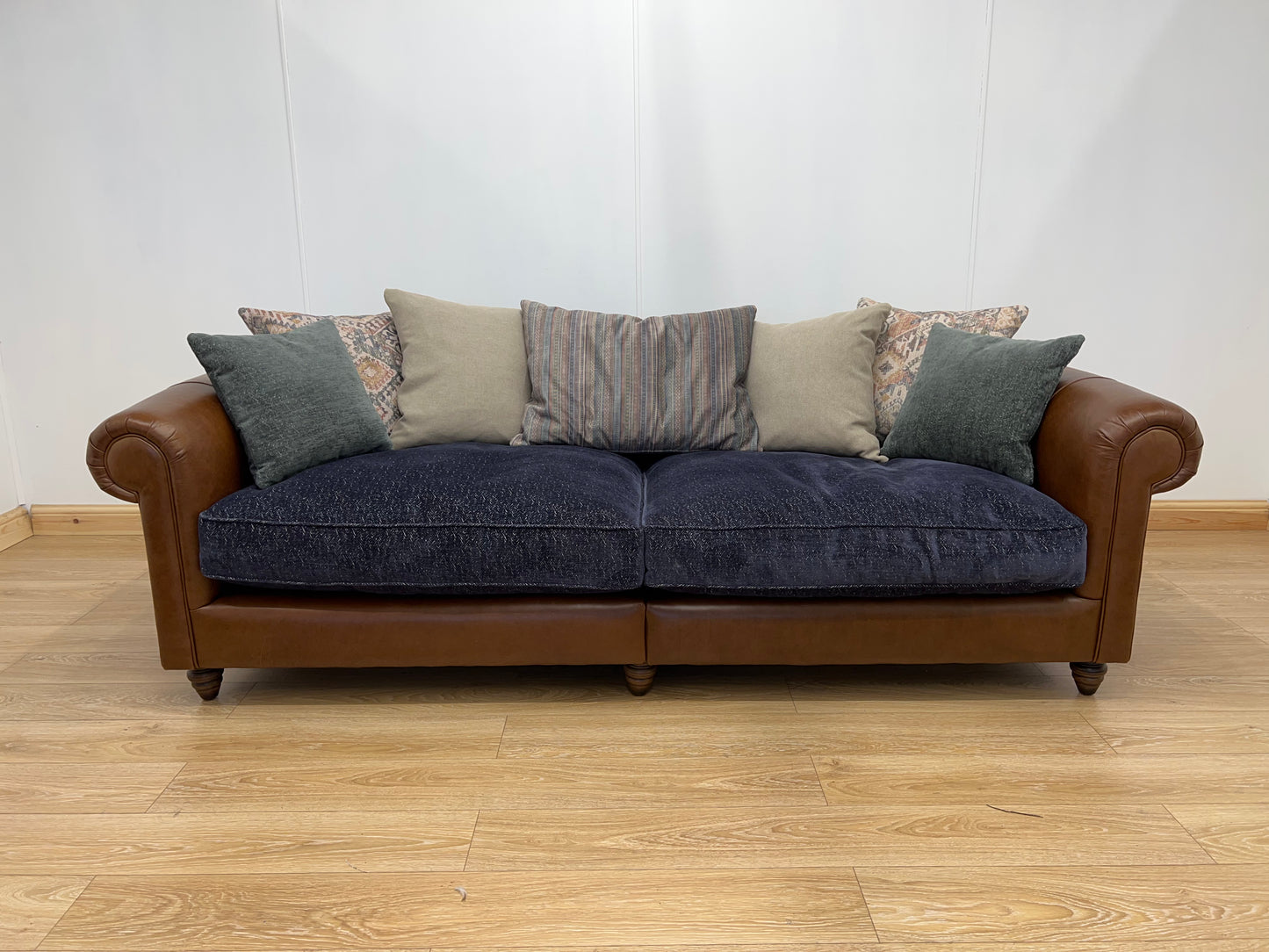 Large 4-Seater Split Canterbury Sofa
