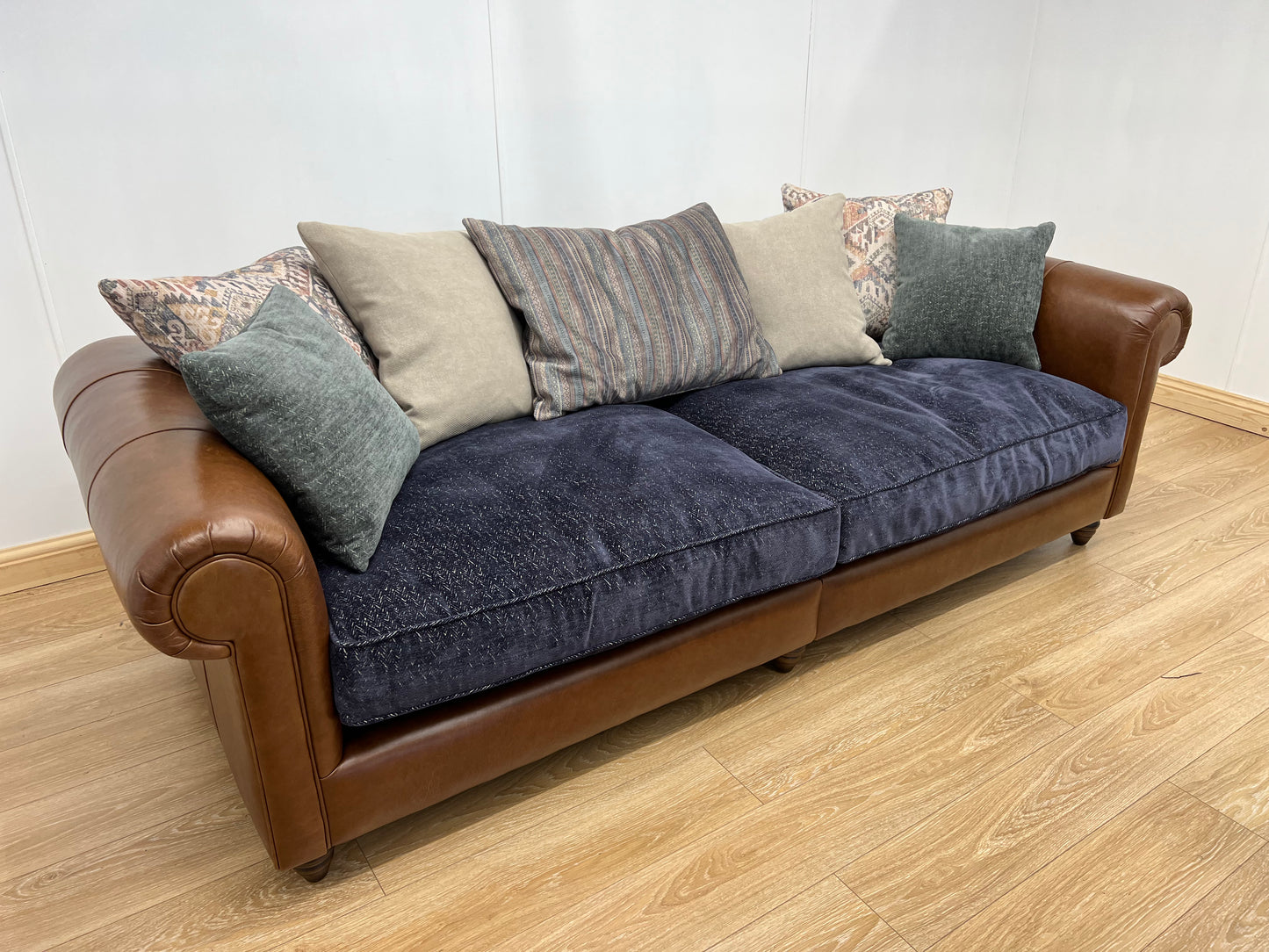 Large 4-Seater Split Canterbury Sofa